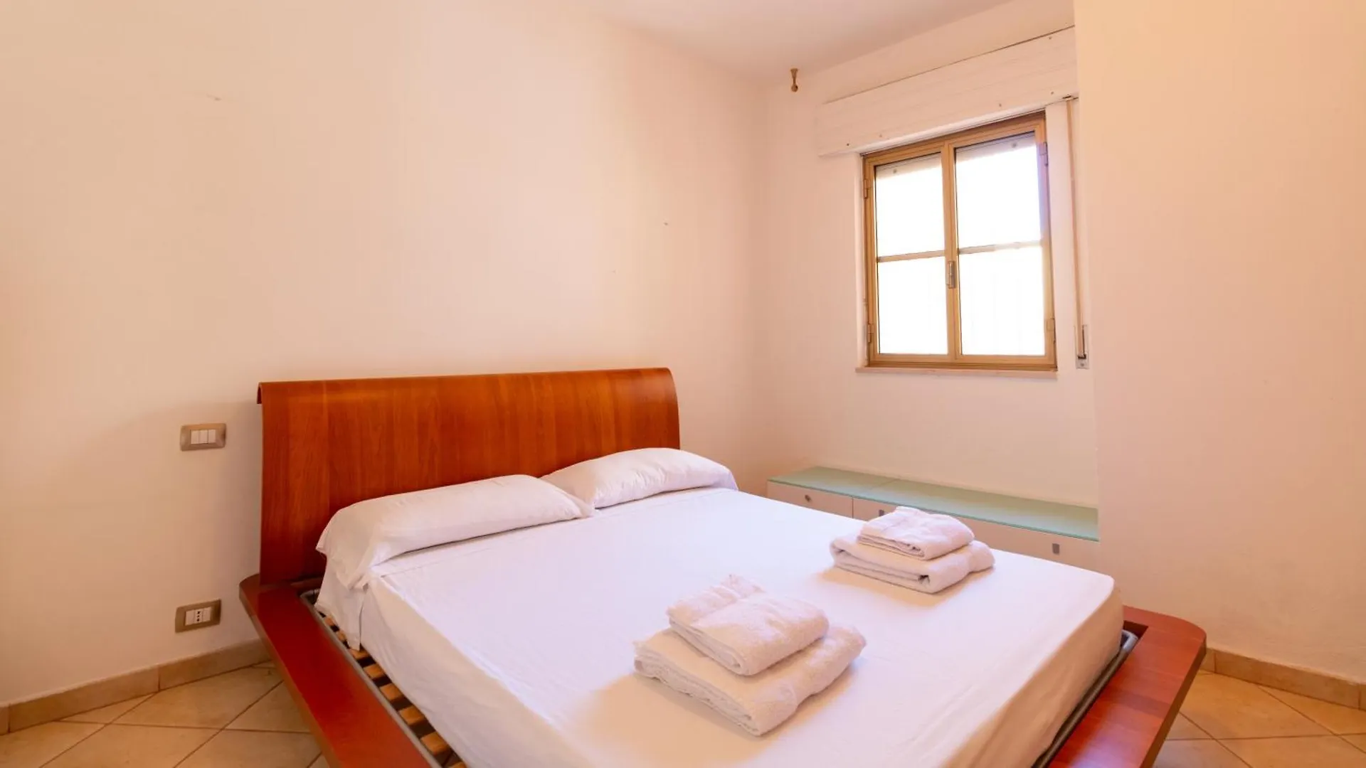 Sardinianworld-S'Imbucada Home Putzu Idu Nyaraló